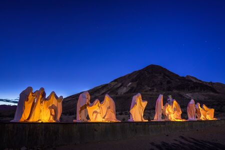 Creepy ghost sculpture installation in Rhyolite, Nevadaのeditorial素材