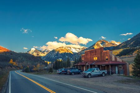 Home in Colorado landscape with Ragged Mountainのeditorial素材