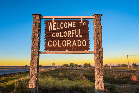 Welcome to colorful Colorado street sign along Interstate I-76の写真素材
