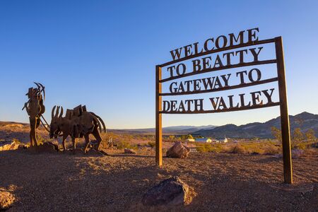Welcome sign to Beatty located on the road connecting Beatty to Death Valleyのeditorial素材