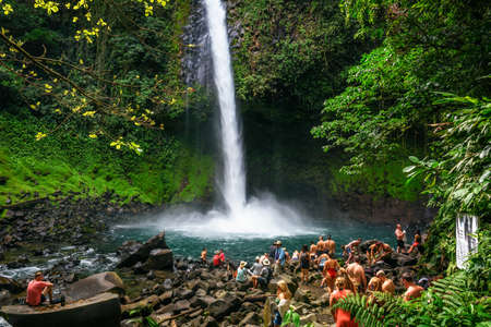 Tourists and locals visiting the La Fortuna waterfall in Costa Ricaのeditorial素材