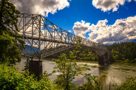 Bridge of the Gods over the Columbia River in Cascade Locks, Oregonの写真素材