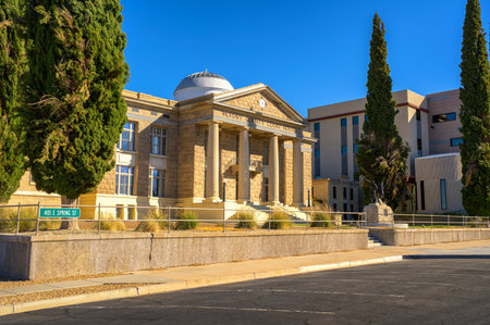 Kingman, Arizona, USA - November 04, 2023 : Mohave County Courthouse and Jail in Kingman, Arizona. The jail was built in 1909 and the adjacent courthouse was built in 1915.のeditorial素材
