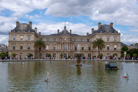 PARIS, FRANCE - JUNE 6, 2022: Tourists relaxing in Luxembourg Garden (Jardin du Luxembourg),second largest Public Park in Paris.のeditorial素材