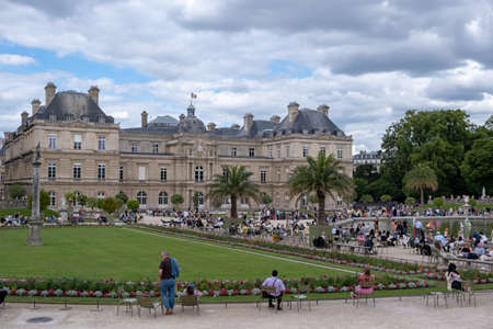 PARIS, FRANCE - JUNE 6, 2022: Tourists relaxing in Luxembourg Garden (Jardin du Luxembourg),second largest Public Park in Paris.のeditorial素材