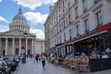 PARIS, FRANCE - JUNE 6, 2022: Tourists and Parisians enjoying a beautiful day on the streets of Paris after pandemic period.のeditorial素材