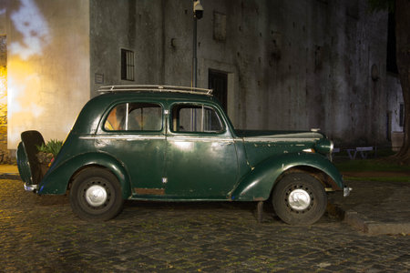 Old green car parked in the old town of Colonia del Sacramentoの写真素材