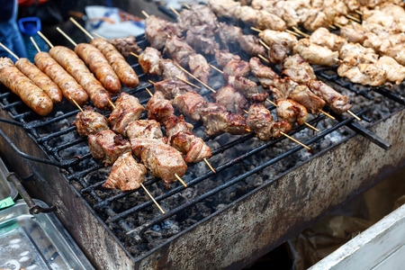 Barbecue Roasted Meat Shish Kebabs With Pepper and Onions On The Hot Grill. Good Snack For Outdoor Autumn Barbecue Party Or Picnicの写真素材