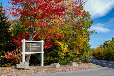 BAR HARBOR- OCTOBER 12 : Acadia National Park sign with beautiful autumn colors in Bar Harbor, USA on October 12, 2016のeditorial素材
