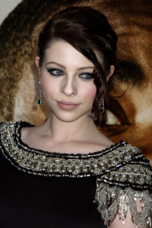 NEW YORK - FEBRUARY 22: Actress Michelle Trachtenberg attends the premiere of 'Cop Out' at AMC Loews Lincoln Square 13 on February 22, 2010 in New York City.のeditorial素材