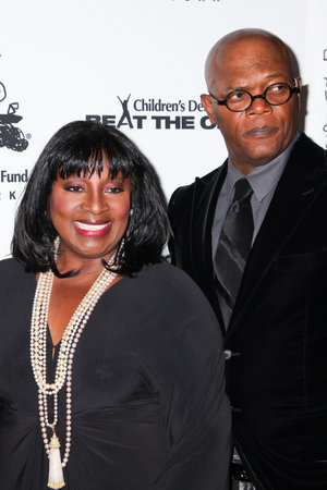 NEW YORK - DECEMBER 06: Tonya Lewis Lee, LaTanya Richardson Jackson and Samuel L. Jackson attend the 20th Anniversary Celebration of the Children's Defense Fund's Beat the Odds Program at Guastavino's on December 6, 2010 in New York City.のeditorial素材