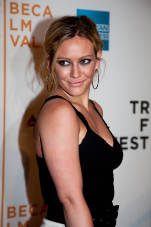 NEW YORK - APRIL 23: Actress Hilary Duff attends the 8th Annual Tribeca Film Festival 'Stay Cool' premiere at BMCC Tribeca PAC on April 23, 2009 in New Yorkのeditorial素材
