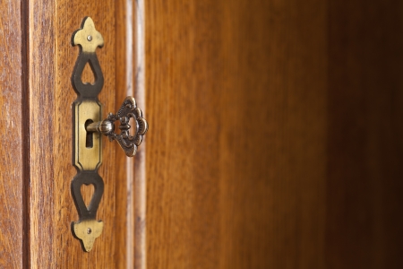 wooden background with doorplate and key on left sideの写真素材