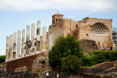 The ruins of the Roman Forum would not miss any visitor to Rome の写真素材