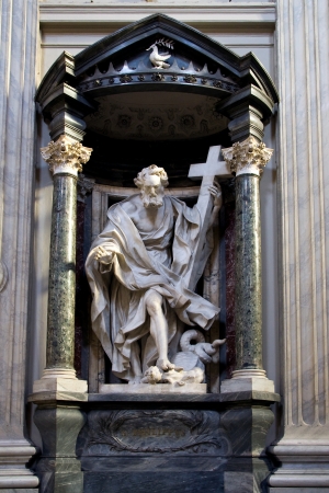 One of the statues that decorate the iteriÃ©r of  the Lateran Basilica of San Giovanni, Rome の写真素材