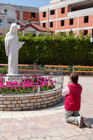 MEDJUGORJE, BOSNIA AND HERZEGOVINA, MAY 12, 2010 - Woman pilgrim ahead of Madonna of Medjugorjeのeditorial素材