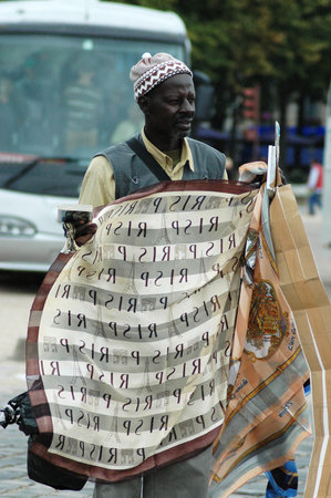 VERSAILLES FRANCE AUGUST 19 2006 African immigrant Offering souvenirs front of the Palace in Versaillesのeditorial素材
