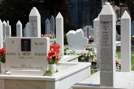 MOSTAR, BOSNIA AND HERZEGOVINA, MAY 12, 2010: Cemetery with the graves of the war in 1993. Around 2,000 people Died in Mostar During the warのeditorial素材
