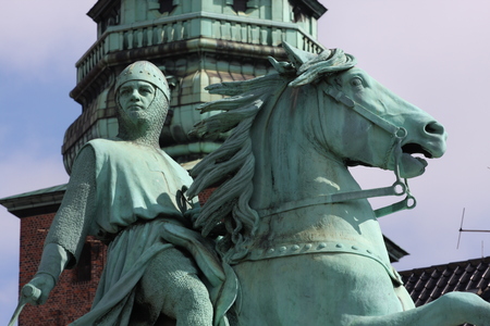 The equestrian statue of Bishop Absalon, unveiled in 1902, in honor to the founder of the city of Copenhagen. The statue is located at Hojbro Plads in Copenhagen, Denmarkのeditorial素材