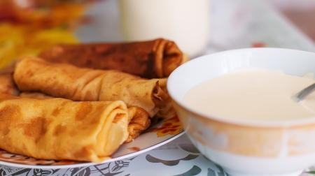 plate of tasty Pancakes with sour cream for dessertの写真素材