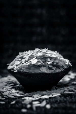 Oryza sativa,Puffed rice in a clay bowl on a gunny background.の写真素材