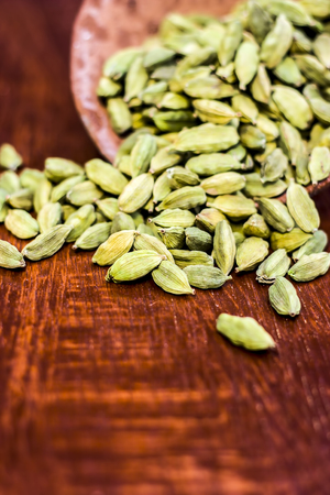 Green cardamom,Elettaria cardamomum in a clay bowl.の写真素材