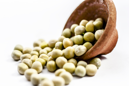 Dried fresh green pea in a clay bowl ioslated on white.;の写真素材