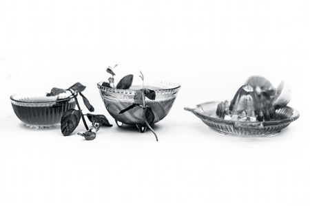 Close up of face pack of mint leaves with honey and lemon juice isolated on white used fade acne scars and blemishes.の写真素材