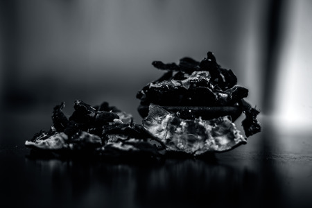 Raw peeled tamarind or imli in a clay bowl on wooden surface.の写真素材