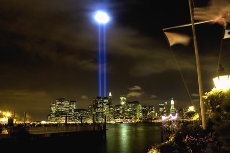 9 11 WTC Memorial Light Tribute at Manhattan downtownのeditorial素材