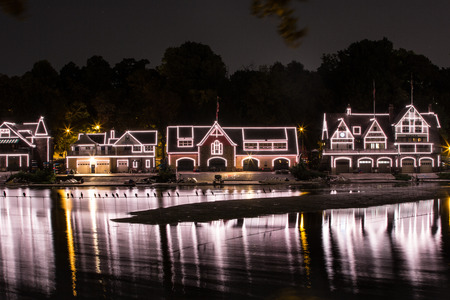 PHILADELPHIA - September1: Boathouse Row by night onSeptember1, 2016 in Philadelphia. Boathouse Row is a historic site located on the east bank of the Schuylkill River.のeditorial素材