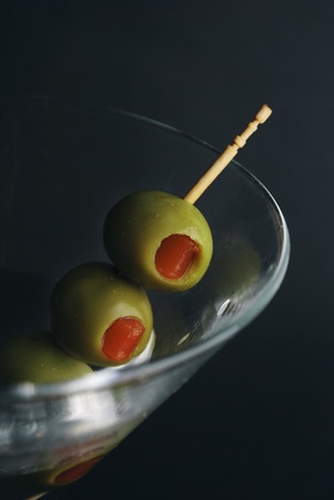 olives in martini glassの写真素材