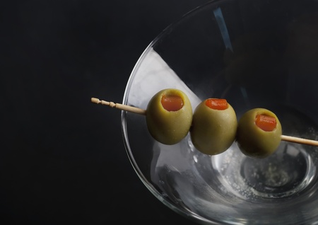 olives in martini glassの写真素材