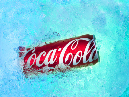 BANGKOK, THAILAND - SEPTEMBER 7, 2014: Can of Coca-Cola on ice. Coca-cola is on of the Worldのeditorial素材