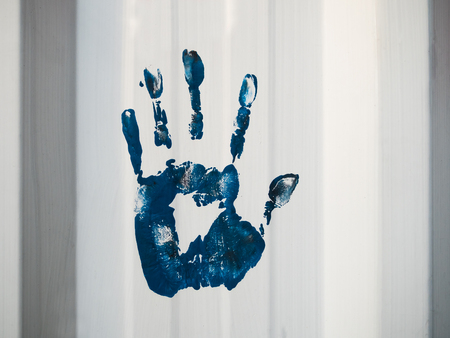 palm and fingers print on the white wallの写真素材