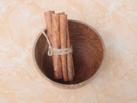 cinnamon stick in wood bowlの写真素材