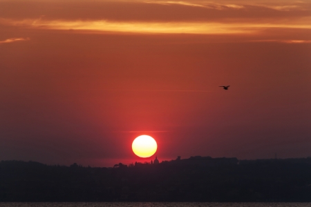 sunset over the lakeの写真素材