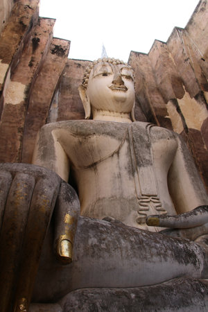 Buddha statues at wat sichum in Sukhothai of Thailandのeditorial素材