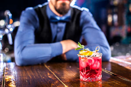 Professional barman adds ingredients to a cocktailの写真素材