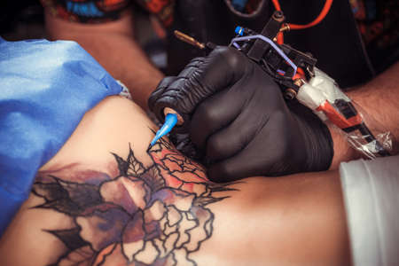 Skin master makes tattoo pictures in tattoo parlorの写真素材