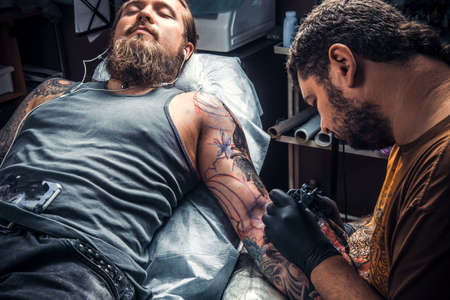 Tattoo artist works in studioの写真素材