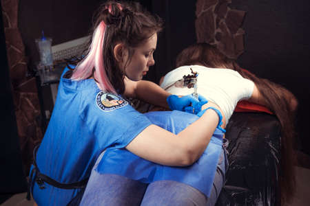 Master of the art of tattooing doing tattoo picture in studioの写真素材