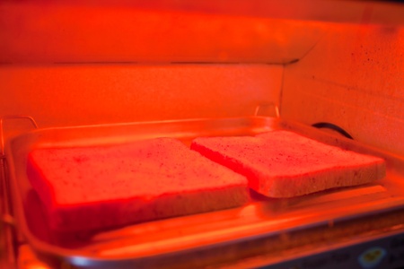 toast in the ovenの写真素材