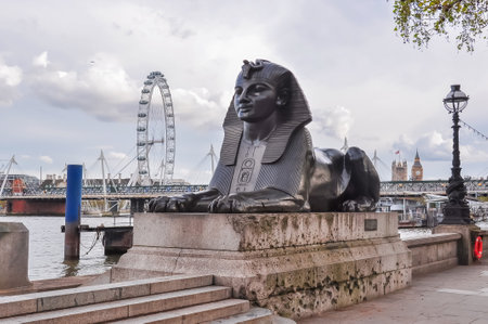 LONDON, UK - CIRCA APRIL 2017: Statue of Sphinx on Victoria embankmentのeditorial素材