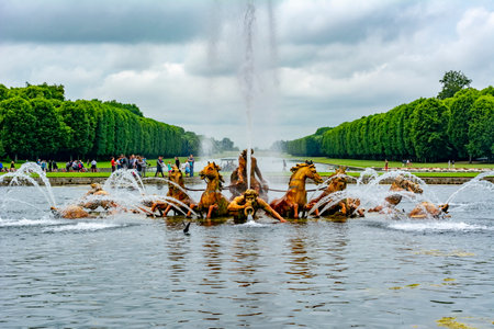 Apollo fountain in Versailles gardens, Paris, Franceのeditorial素材