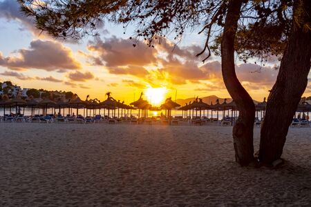Sunset on Santa Ponsa beach (playa), Mallorca, Spainの写真素材