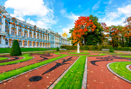 Catherine park in autumn foliage, Tsarskoe Selo (Pushkin), Saint Petersburg, Russiaのeditorial素材