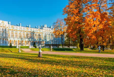 Catherine park in autumn foliage, Tsarskoe Selo (Pushkin), Saint Petersburg, Russiaの写真素材