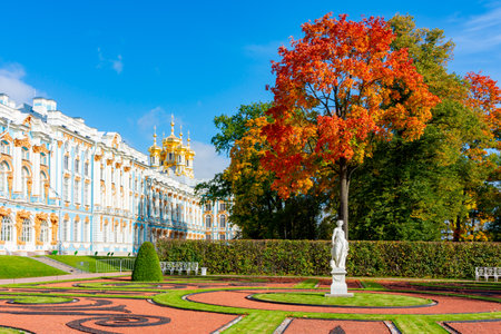 Catherine palace and park in autumn foliage, Tsarskoe Selo (Pushkin), Saint Petersburg, Russiaのeditorial素材
