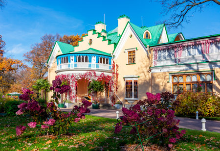 Cottage palace in Alexandria park in autumn, Saint Petersburg, Russiaのeditorial素材